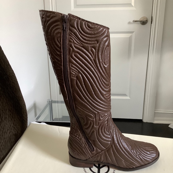 MERE Women's Brown Leather Boots, Size: 8M, Made in Brazil - Picture 12 of 15